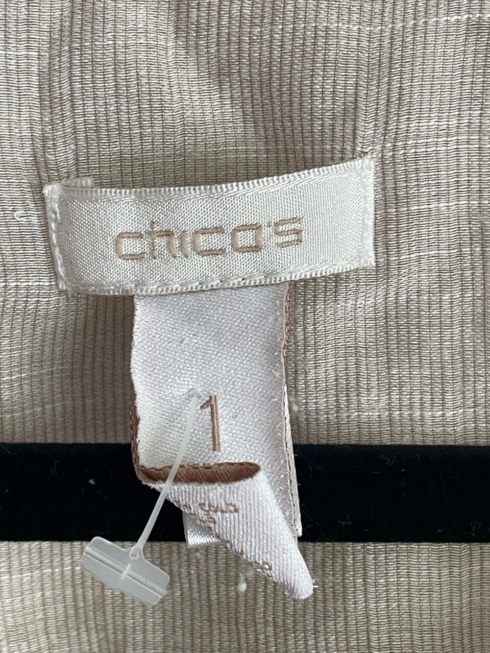 Chico's Light Beige Button-Front Women's Shirt - size 1 - Picture 3 of 3